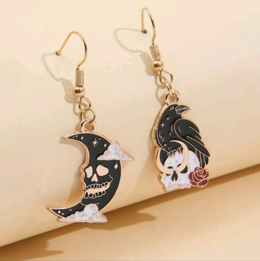 NEW Raven, Skull, Moon Dangle Earrings - Picture 4 of 4